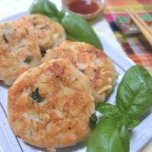 鮭とはんぺんでエスニックさつま揚げ スイートチリソース添え