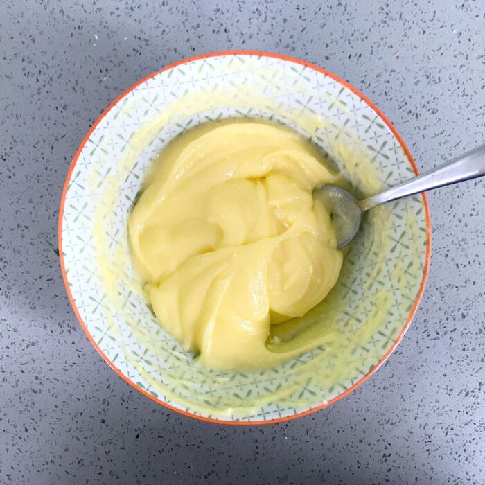 ● 最初にバタークリームをつくる