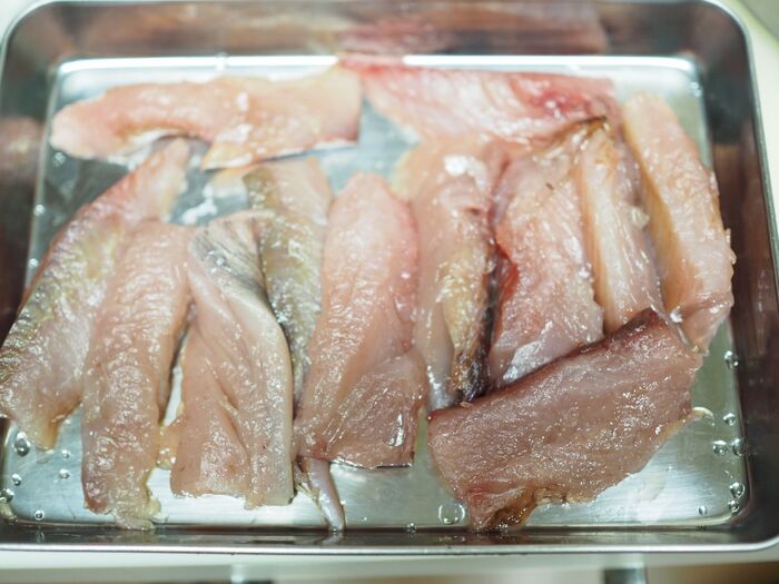 まずは魚をおろす
