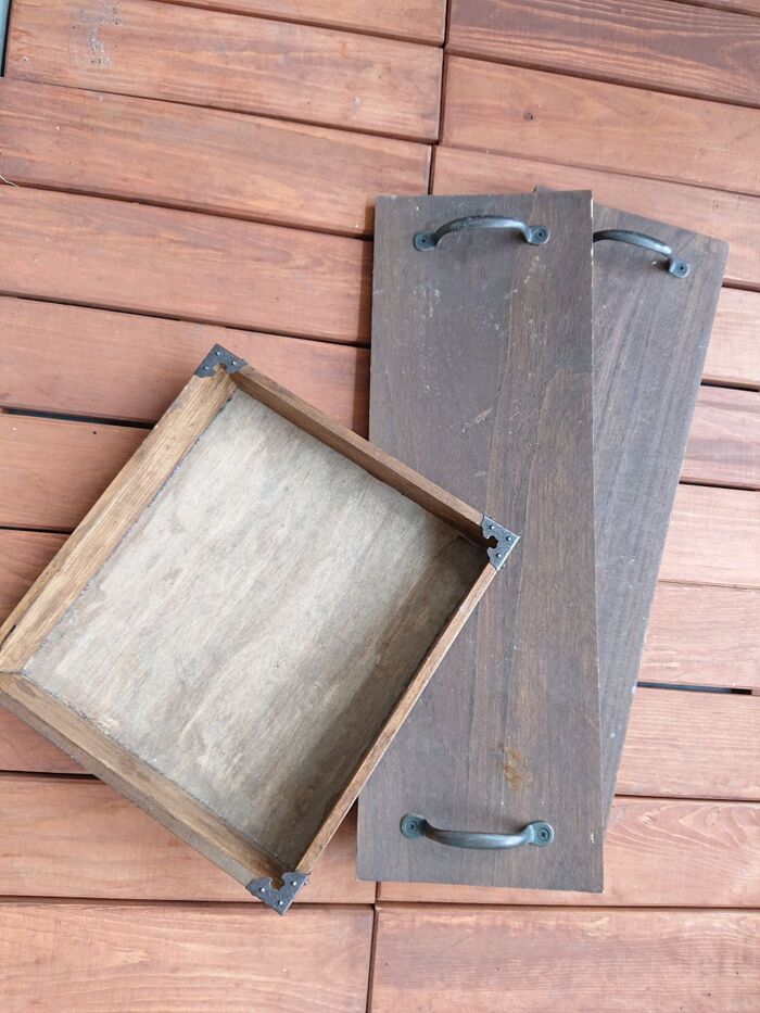 白木の木材に色を塗る