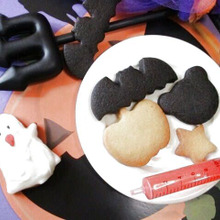 子供と一緒に作って楽しもう♡プレーン&ブラックココアのハロウィンクッキー♪