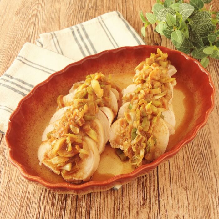 しっとり鶏胸肉のスパイシー葱ポン酢がけ