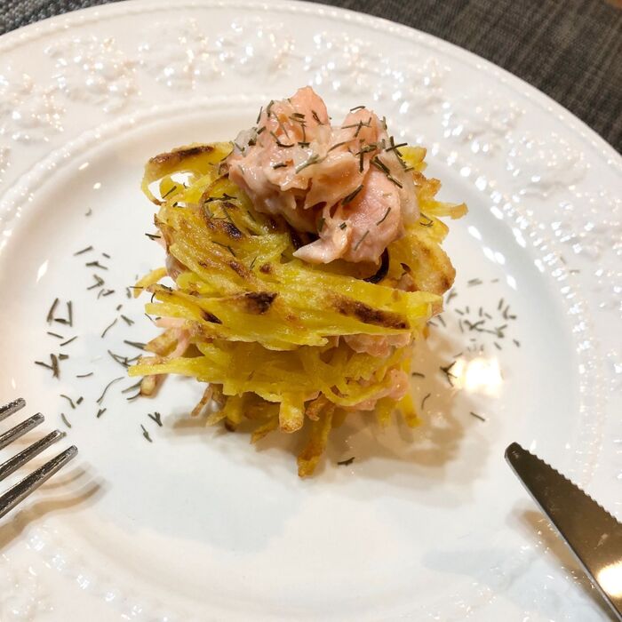 鮭タルタルとじゃがいものガレットミルフィーユ