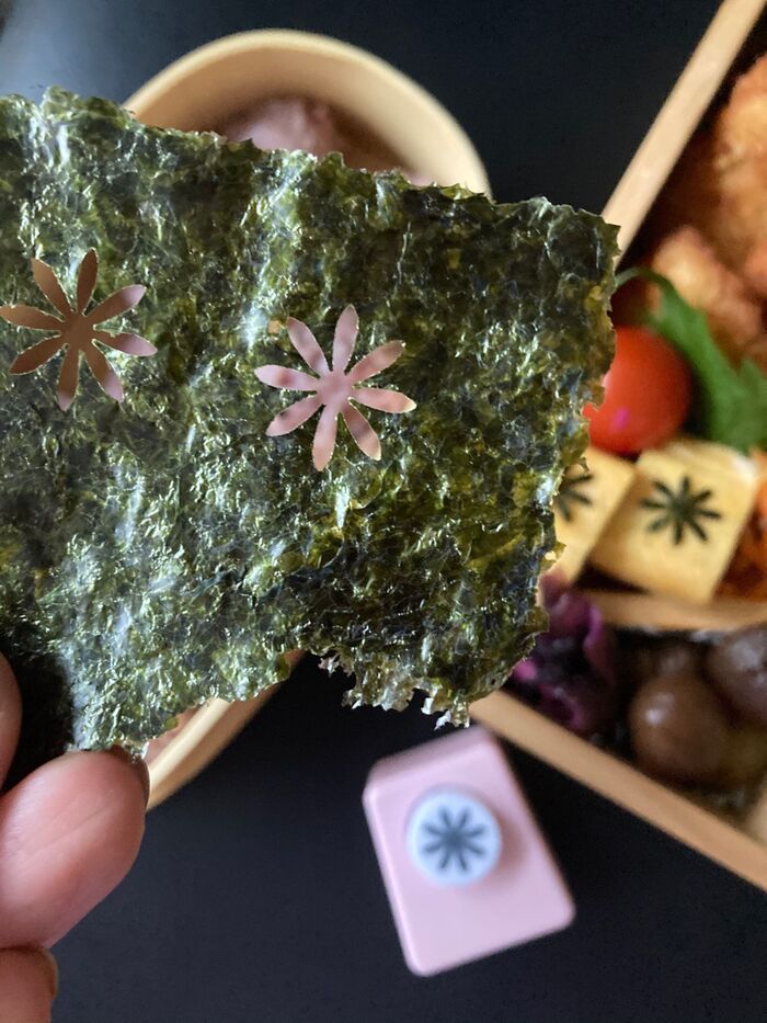 海苔パンチで卵焼きを華やかに