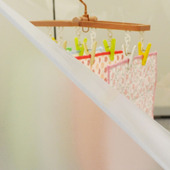 防犯対策に!貼るだけ、安心「窓用目隠しシート」