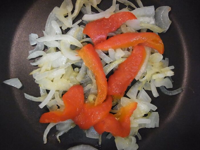 パスタとソースを同時進行で。