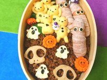 くまさん蒸し卵並ぶハロウィン弁当