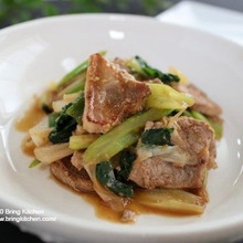 ご飯に良し!お酒に良し!!豚肩肉とセロリの柚子胡椒炒め