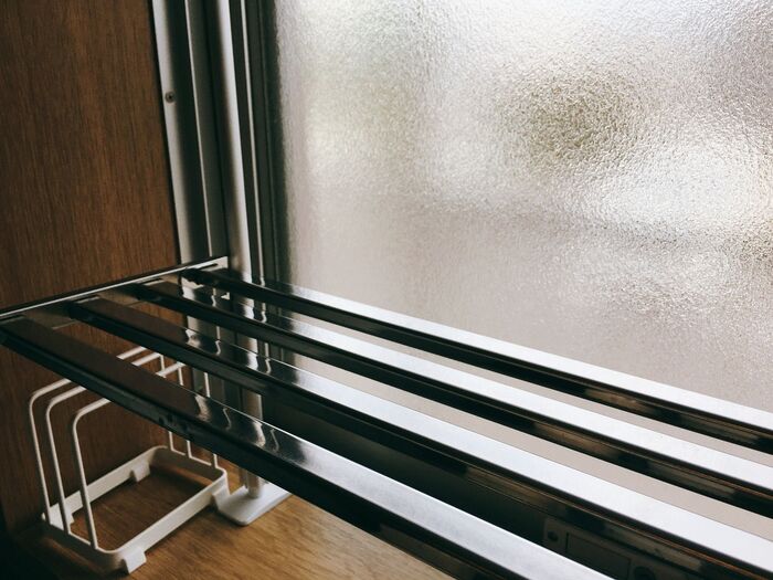 部屋を暗くしないよう、できるだけシンプルな棚を選択