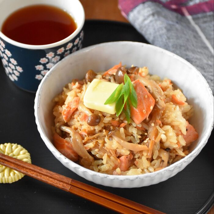 秋の味覚がぎゅっ!秋鮭ときのこの甘辛混ぜご飯