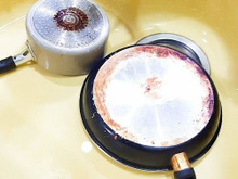 簡単にピカピカ◆鍋やフライパンの焦げ付き落とし