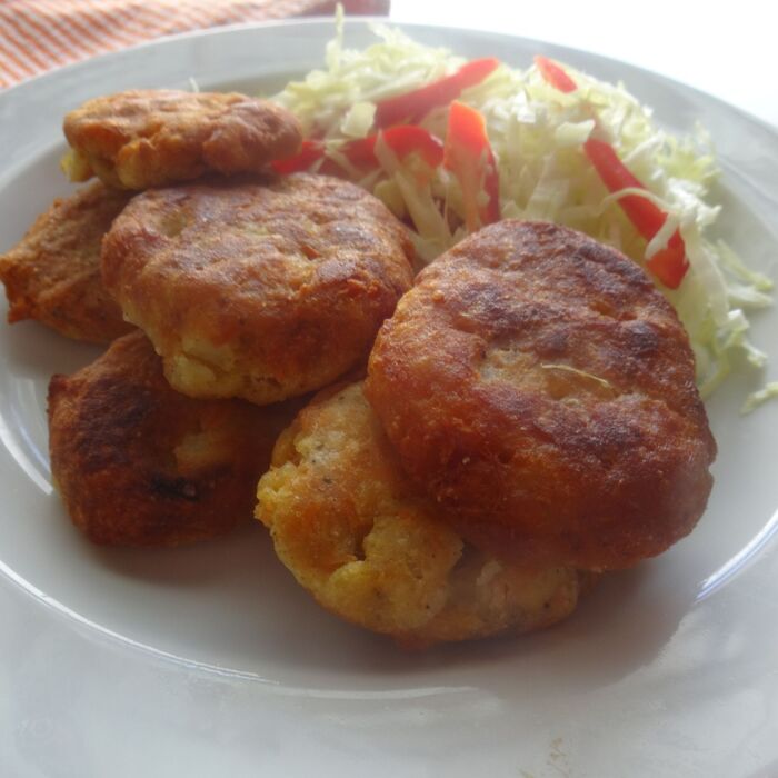 生鮭とじゃが芋のナゲット風カレー風味