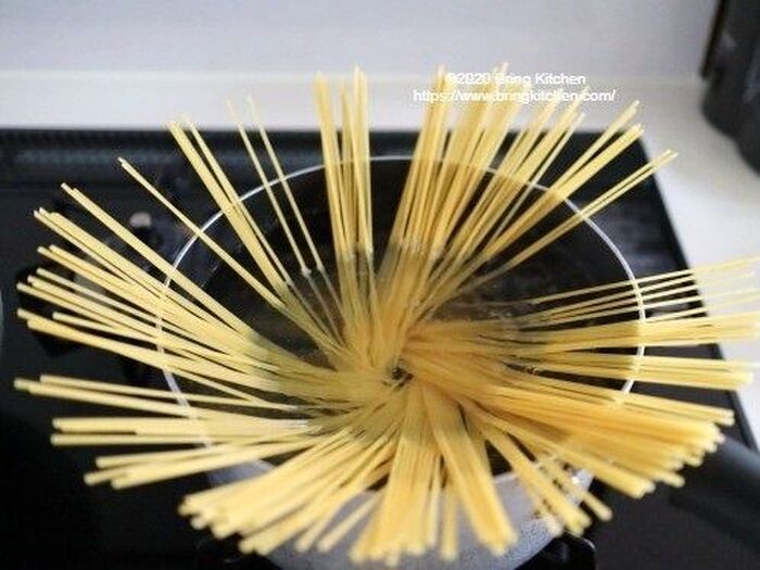 2.スパゲティを茹でる