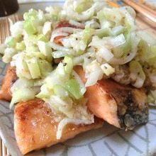揚げない油淋鶏風☆ 鮭のねぎ塩だれかけ