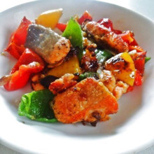 生鮭とカラフル野菜の味噌マスタード炒め