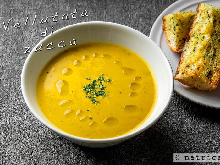 スープはハロウィンらしくかぼちゃ。ナツメグきかせてマジ旨なやつを!