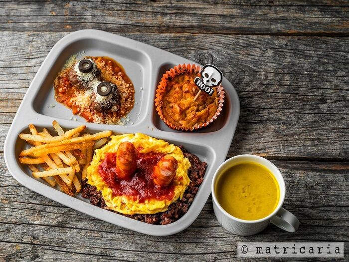 中スペース:ポルペッテ(イタリア風肉団子)のトマトソース オリーブの目玉添え