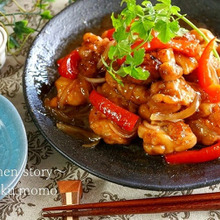 簡単な味付けでまるで酢豚!チキンとパプリカの黒酢炒め