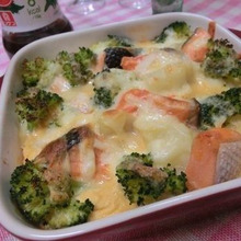 ドレッシングで味付け簡単☆ 鮭とブロッコリーポテトのキッシュ