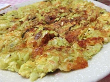 もっちり香ばしい♪ キャベツとエノキの塩昆布チーズチヂミ