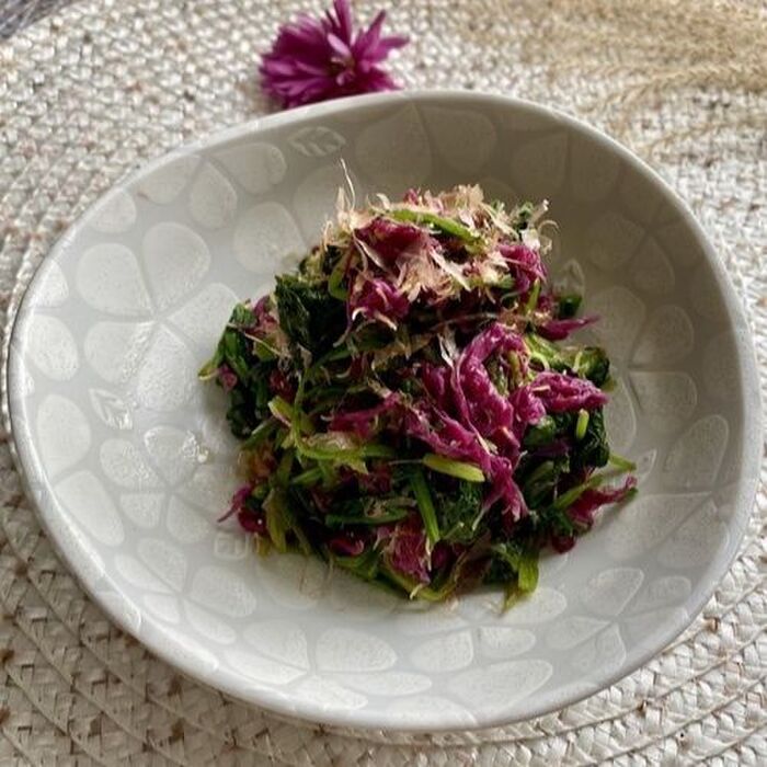 この時期ならではのほうれん草と紫菊のおひたし