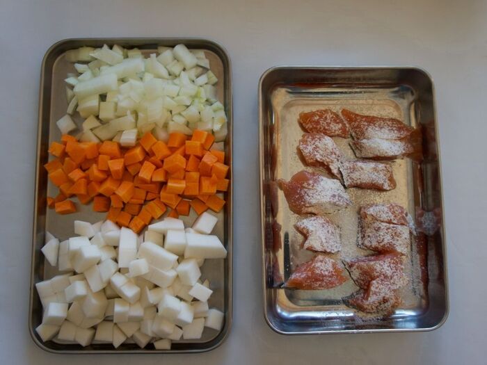 1 野菜を切ります。