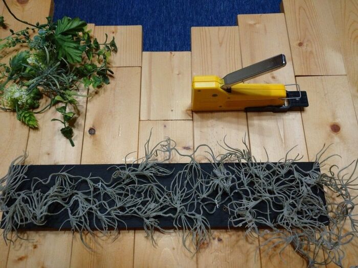 ペイントが乾いたら、グリーンパネル🍃を作っていきます!