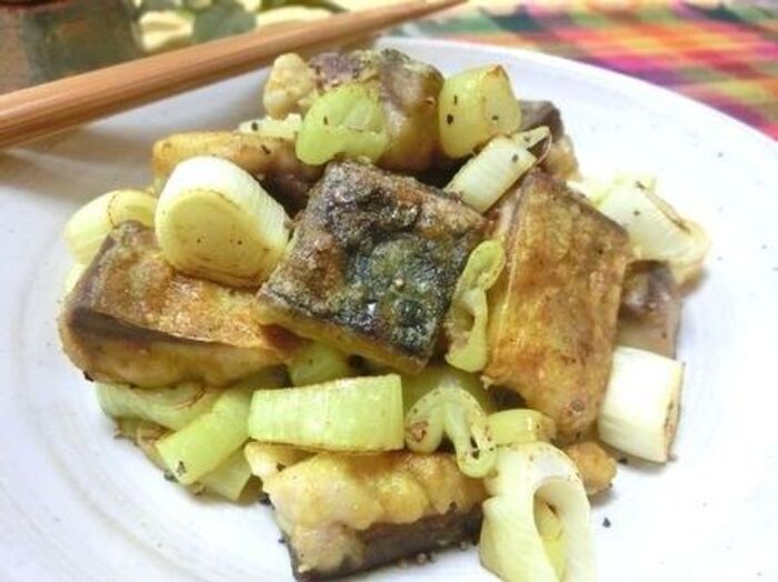 子どもも食べやすい☆ ころころカレー さばとねぎのカレー炒め
