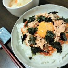 「湯煮」鮭でがっつり美味しい鮭とキムチのビビンバ