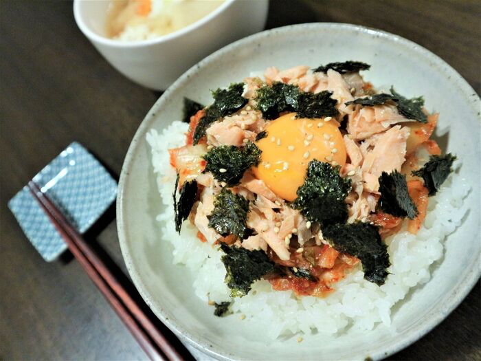 「湯煮」鮭でがっつり美味しい鮭とキムチのビビンバ