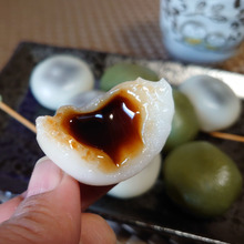 中から【みたらし餡】が トロ〜リ出てくる❢