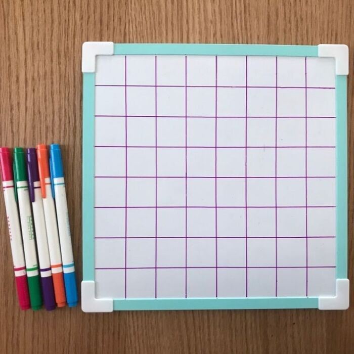 5.ホワイトボードに線を引いてマスを作ります