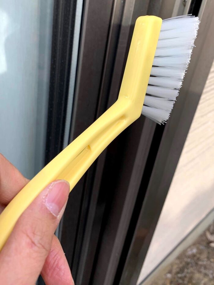 ガイドレールの汚れはブラシで