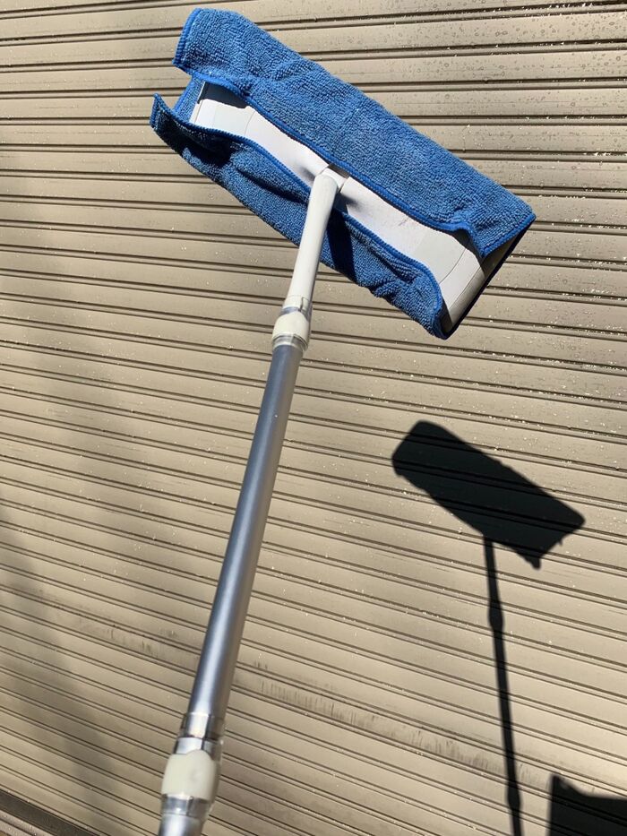 次にワイパーで拭き掃除