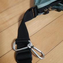 ベルトの途中にナスカンを