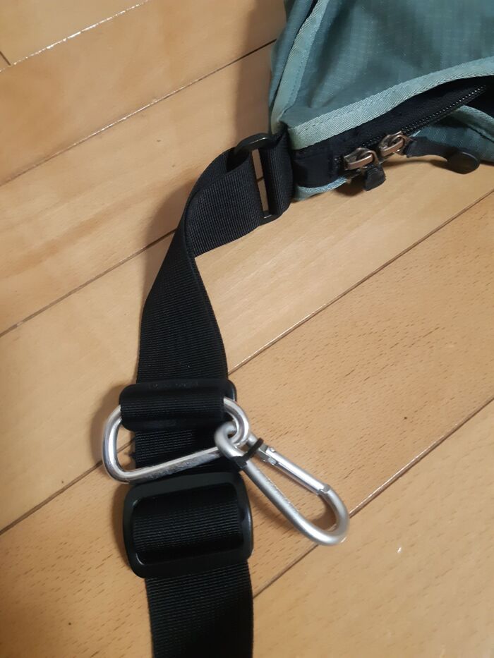ベルトの途中にナスカンを