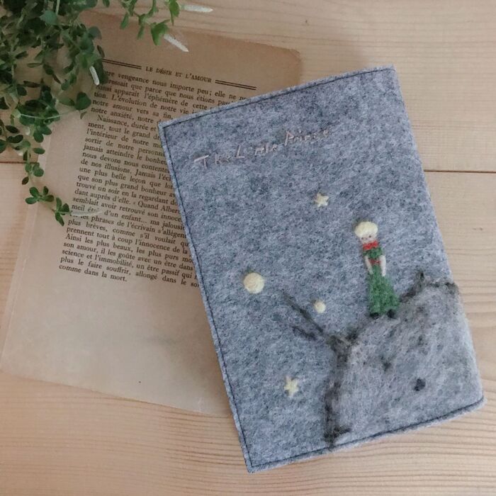 100均フェルトで物語ブックカバーの作り方♪