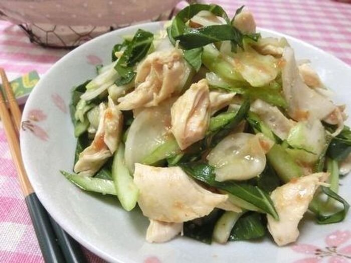 青梗菜は生も美味しい♪ 青梗菜とカブとささみの梅ごまサラダ