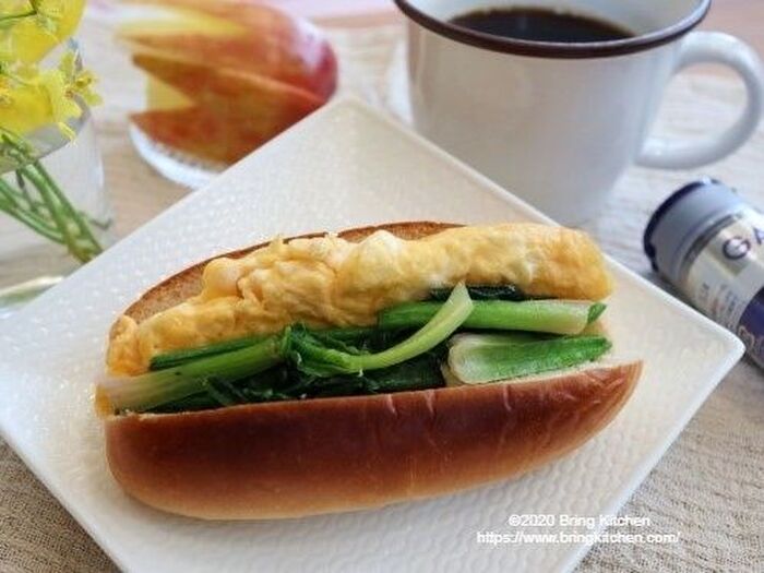 朝ごはんにピッタリ♪コリアンダーほうれん草と卵のサンド