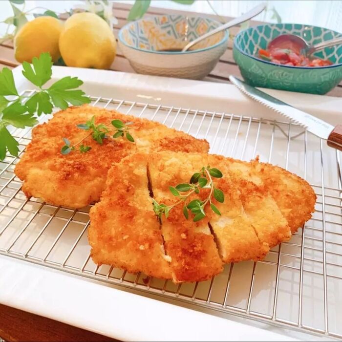 コスパ◎Xmasチキン♪鶏むね肉の簡単ミラノ風カツレツ♪