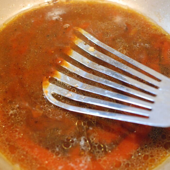 手早くソースを作ります