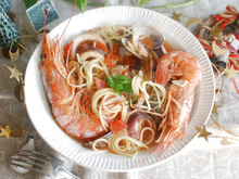 ☆クリスマスカラーの魚介類スープパスタ☆