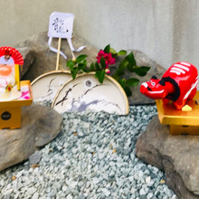 遊び心で玄関先の坪庭を飾ってみました