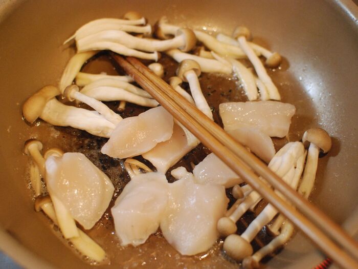 炒める