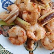 じっくり焼いたネギがポイント!海老とネギの塩炒め