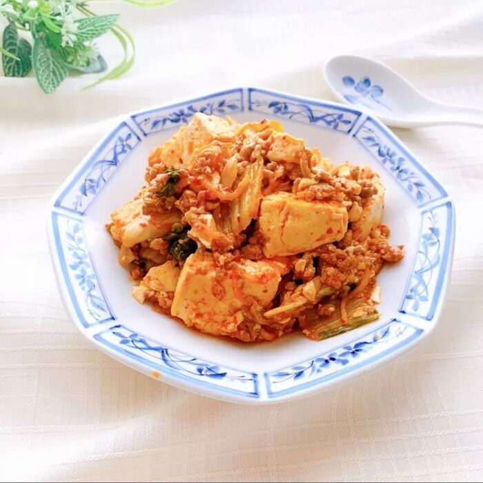 キムチで簡単麻婆豆腐♪結果白菜入り