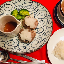 慌ただしい夕食作りに重宝!レンチン料理 エリンギと合挽肉のハンバーグ 和風大根おろしソース