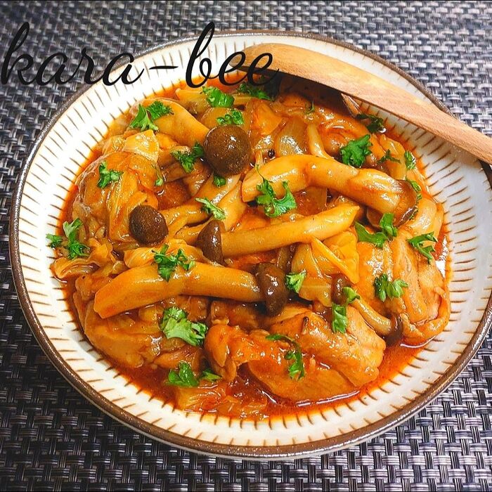 ケチャップで簡単♪アレでコクうま!鶏肉とキャベツのトマト煮込み