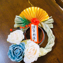 簡単正月リース。ちょっとお花をつけ華やかに