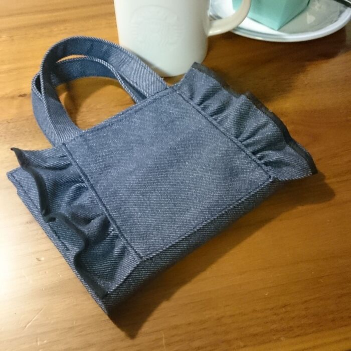 デニムのはぎれで☆フリルバッグ風ブックカバー☆